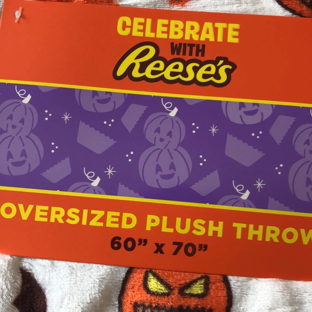 REESE’S Halloween Plush Throw Blanket - White with Orange Pumpkin Print